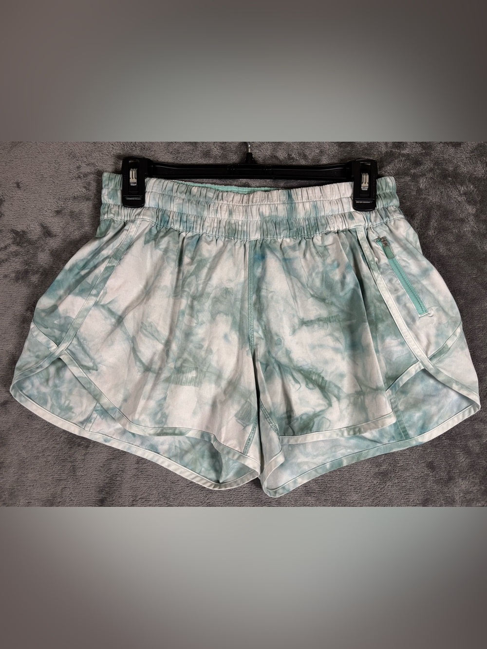 Lululemon Tracker Shorts Light Blue Tye Dye Pattern Shorts Women’s Size‎ 10